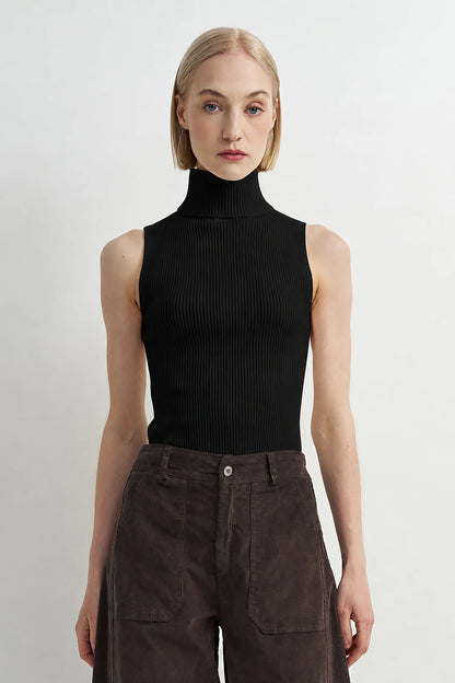 Astrid Wilco Essential Sleeveless Top