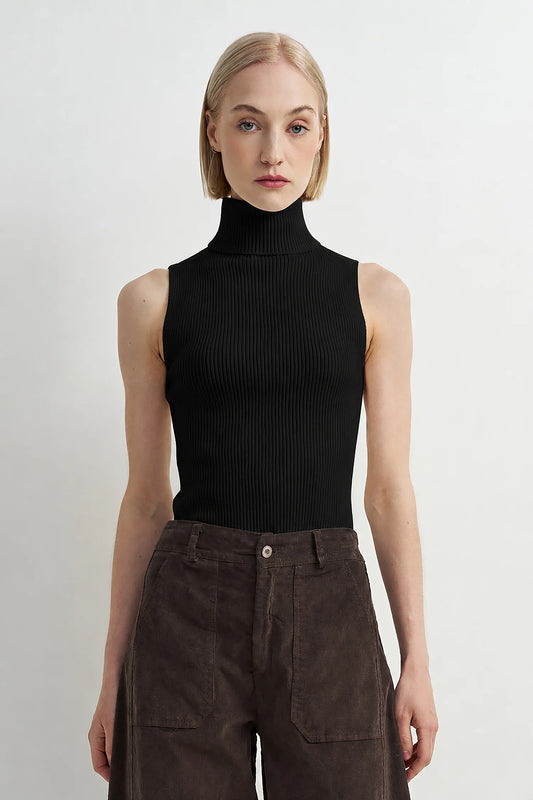 Astrid Wilco Essential Sleeveless Top
