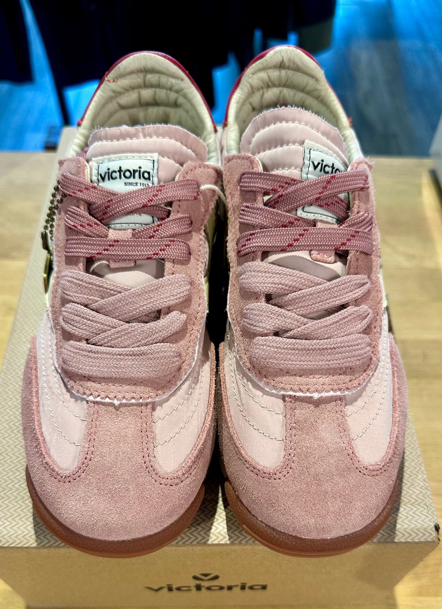 Victoria Saturn Sneaker